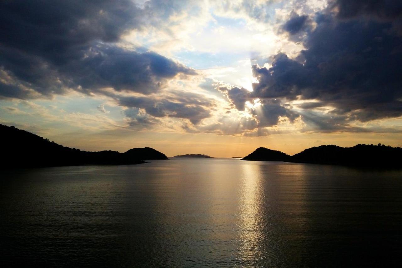 Apartments By The Sea Ubli, Lastovo - 8354 Uble エクステリア 写真