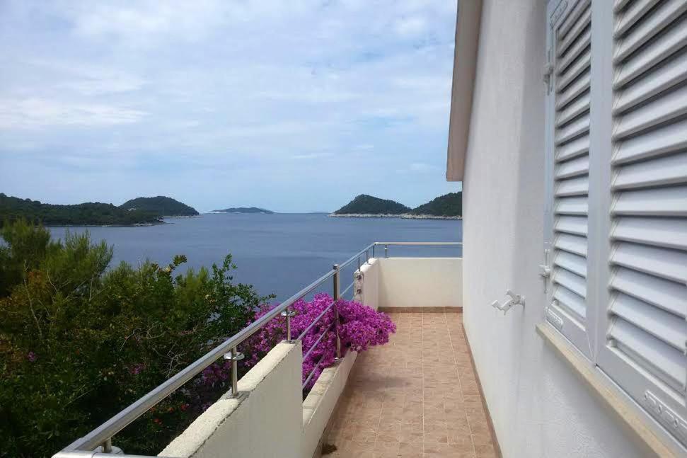 Apartments By The Sea Ubli, Lastovo - 8354 Uble エクステリア 写真